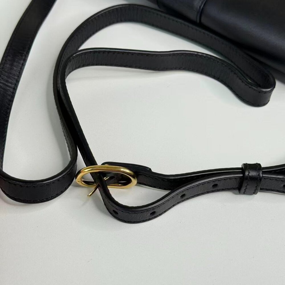 Gucci GG Logo Black Leather Crossbody Bag with Gold Hardware - Picture 8 of 9